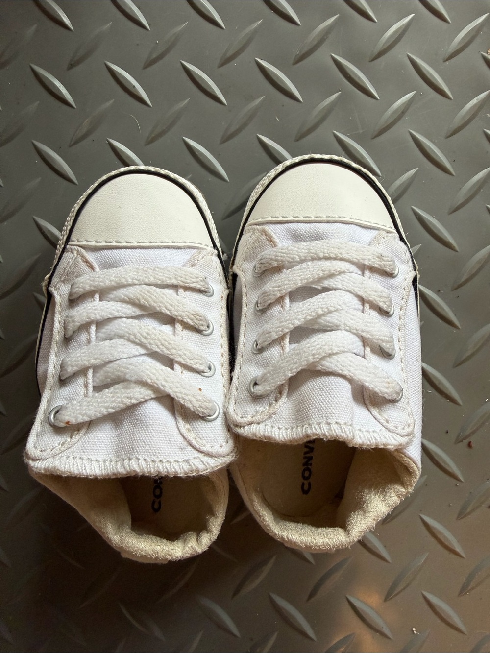 Converse Kids White Canvas Low-Top Sneakers with Rubber Toe size 3c